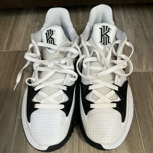 Nike Kyrie low white and black basketball shoe size 10